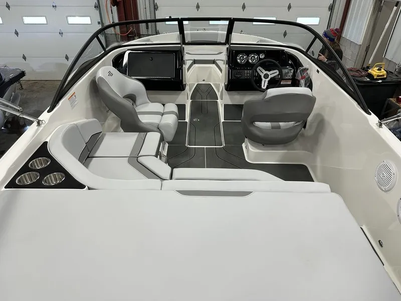 Slide: The Image of Bayliner V20I 2026 - 7