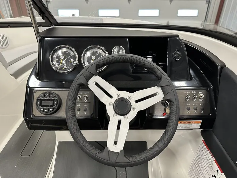 Slide: The Image of Bayliner V20I 2026 - 21