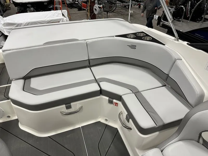 Slide: The Image of Bayliner V20I 2026 - 26