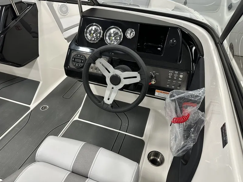 Slide: The Image of Bayliner V20I 2026 - 20