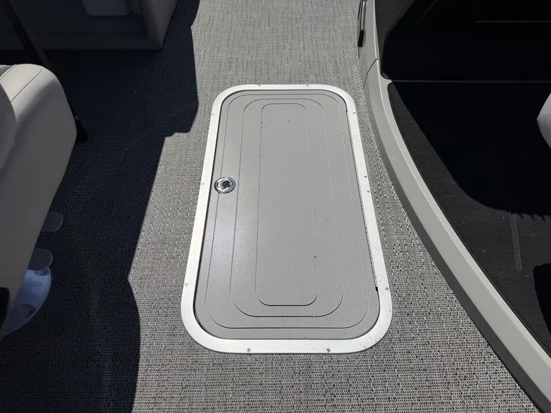 Slide: The Image of Barletta Boats C22QC Triple-Toon 2026 - 36