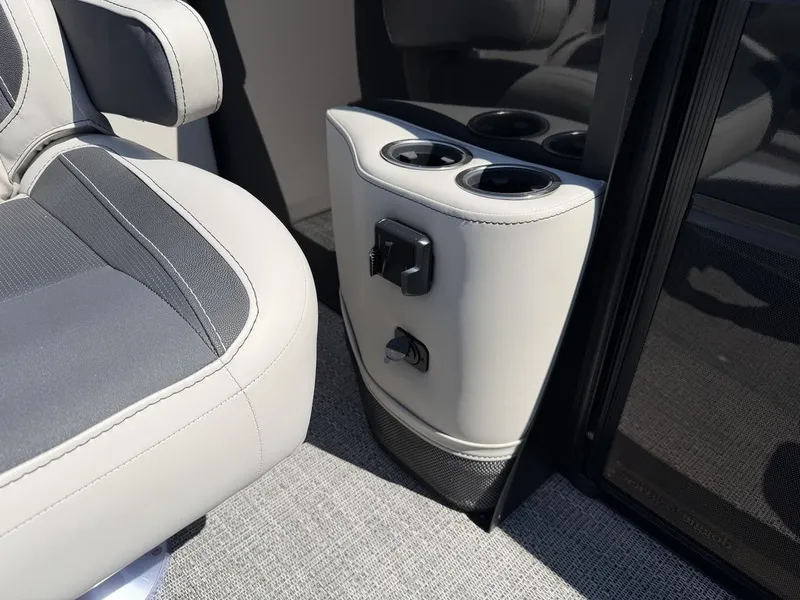 Slide: The Image of Barletta Boats C22QC Triple-Toon 2026 - 19
