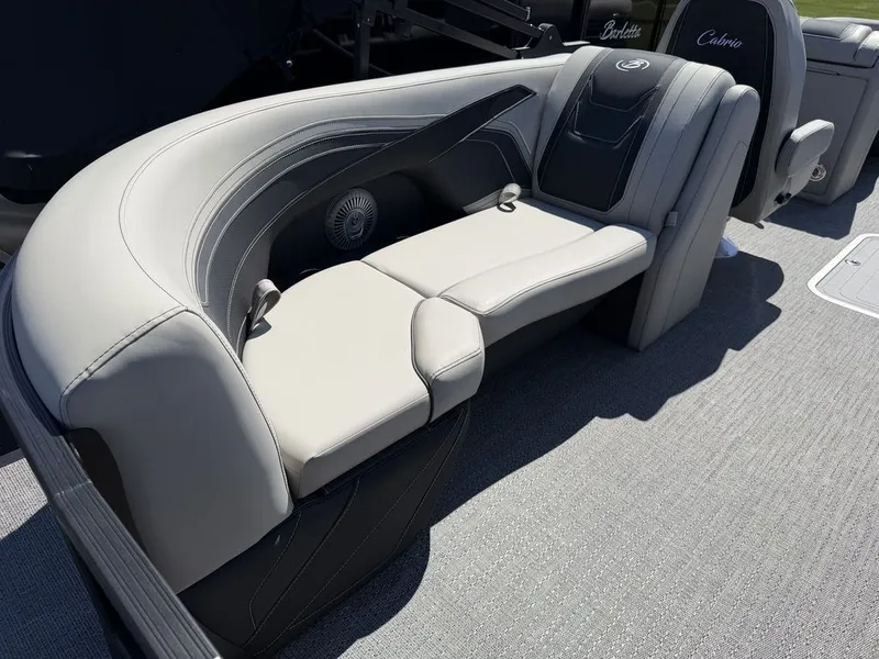 Slide: The Image of Barletta Boats C22QC Triple-Toon 2026 - 27