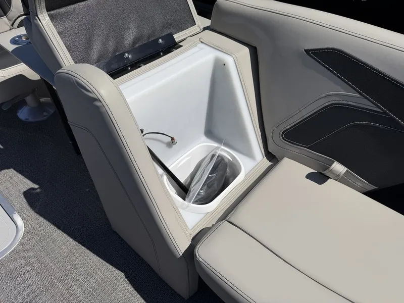 Slide: The Image of Barletta Boats C22QC Triple-Toon 2026 - 37