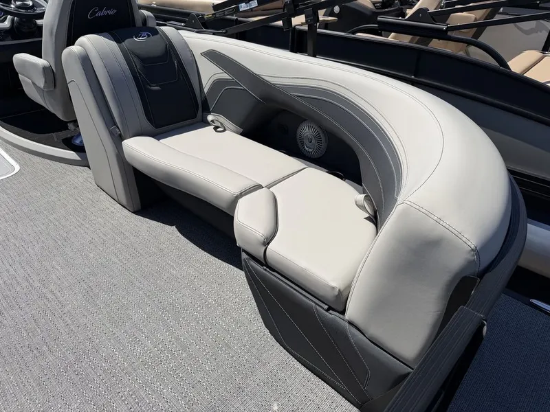 Slide: The Image of Barletta Boats C22QC Triple-Toon 2026 - 28