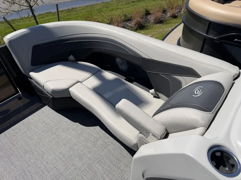 Slide: The Image of Barletta Boats C22QC Triple-Toon 2026 - 25