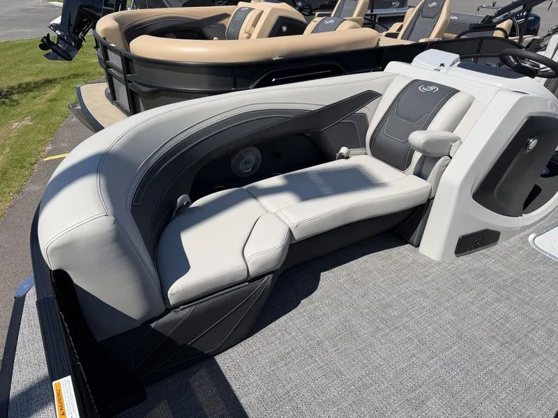 Slide: The Image of Barletta Boats C22QC Triple-Toon 2026 - 7