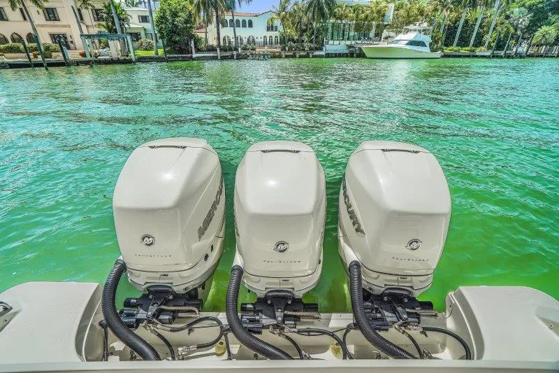 Slide: The Image of Boston Whaler 350 Realm 2018 - 40