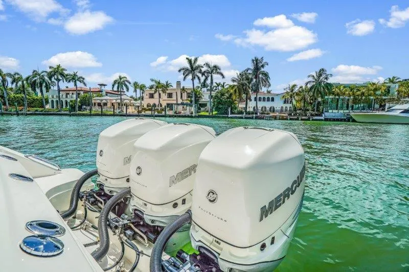 Slide: The Image of Boston Whaler 350 Realm 2018 - 41
