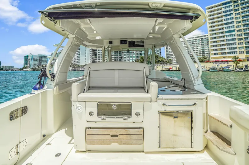 Slide: The Image of Boston Whaler 350 Realm 2018 - 18