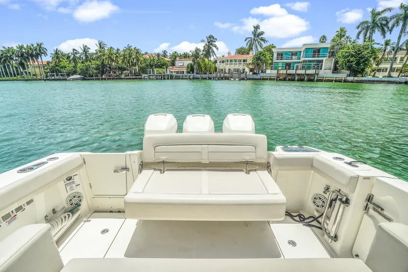 Slide: The Image of Boston Whaler 350 Realm 2018 - 19