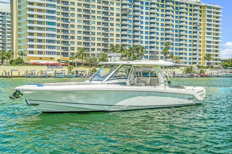 The Image of Boston Whaler 350 Realm 2018 - 0