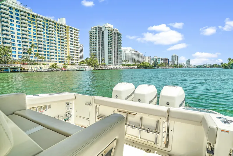 Slide: The Image of Boston Whaler 350 Realm 2018 - 15