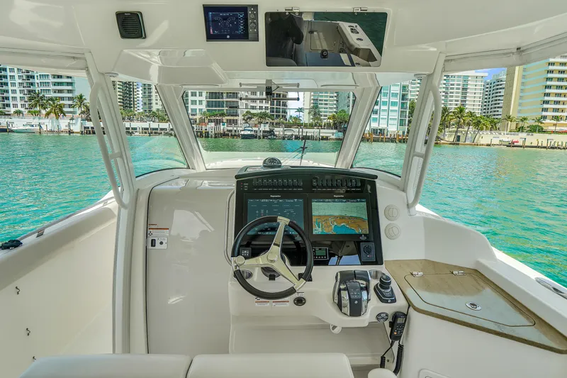 Slide: The Image of Boston Whaler 350 Realm 2018 - 27