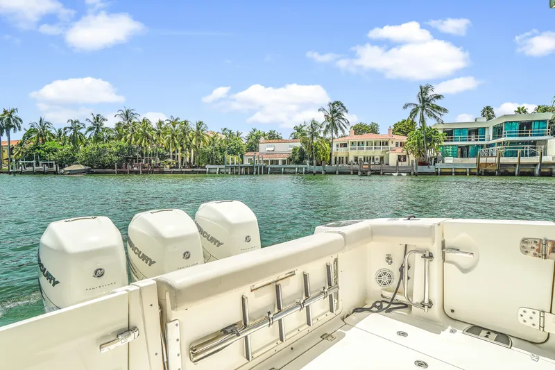 Slide: The Image of Boston Whaler 350 Realm 2018 - 16
