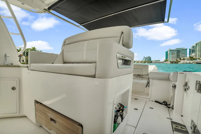 Slide: The Image of Boston Whaler 350 Realm 2018 - 32