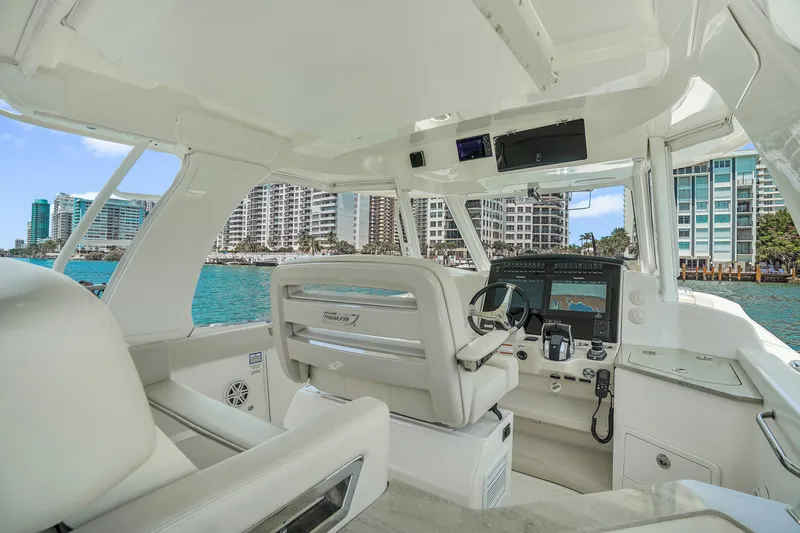 Slide: The Image of Boston Whaler 350 Realm 2018 - 23