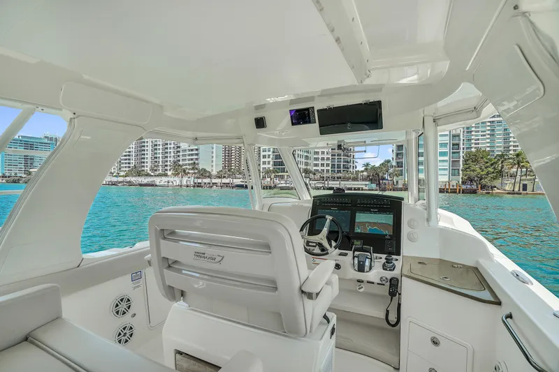 Slide: The Image of Boston Whaler 350 Realm 2018 - 22