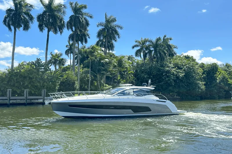 Slide: The Image of Azimut ATLANTIS 45 2025 - 1