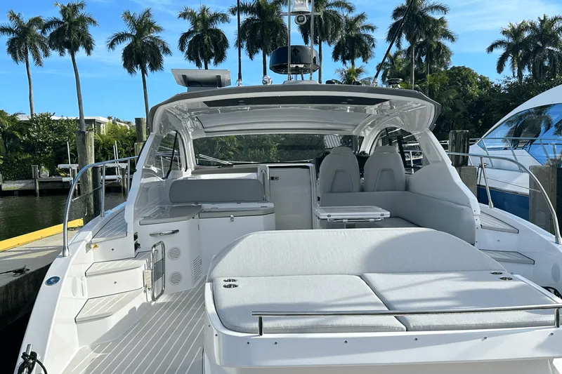 Slide: The Image of Azimut ATLANTIS 45 2025 - 10