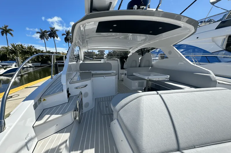 Slide: The Image of Azimut ATLANTIS 45 2025 - 11