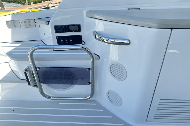 Slide: The Image of Azimut ATLANTIS 45 2025 - 12