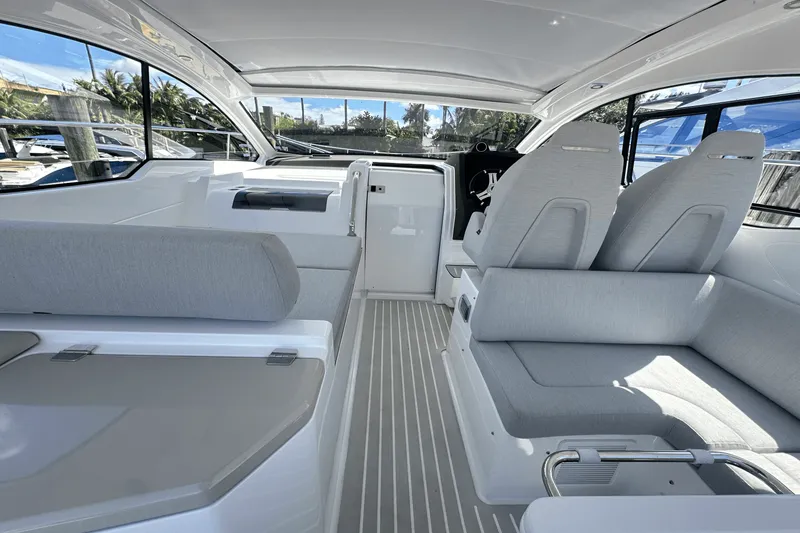 Slide: The Image of Azimut ATLANTIS 45 2025 - 13