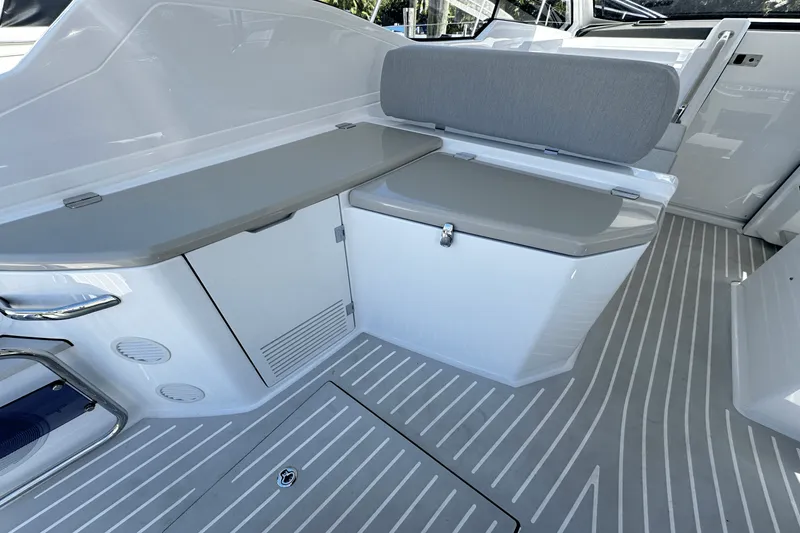 Slide: The Image of Azimut ATLANTIS 45 2025 - 17