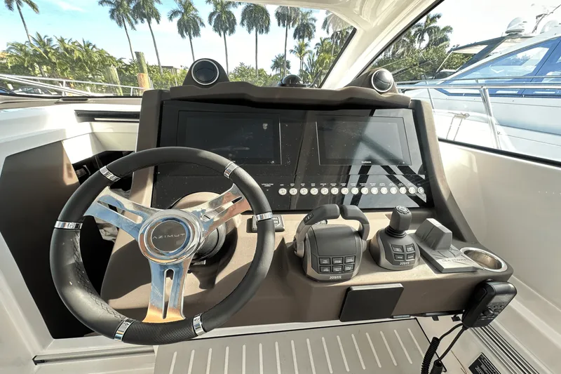 Slide: The Image of Azimut ATLANTIS 45 2025 - 21