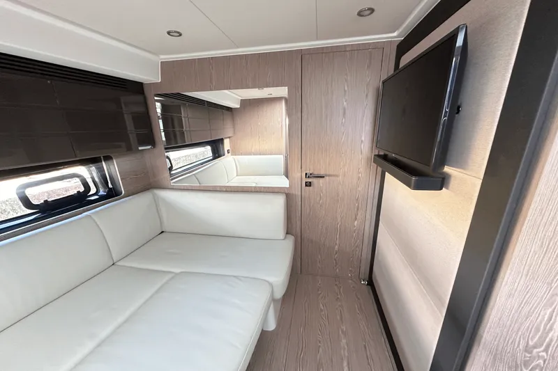 Slide: The Image of Azimut ATLANTIS 45 2025 - 30