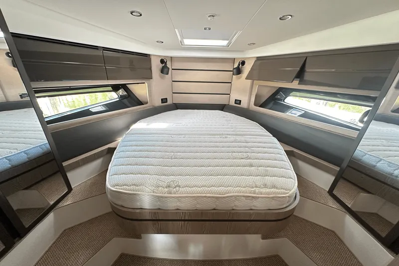 Slide: The Image of Azimut ATLANTIS 45 2025 - 32