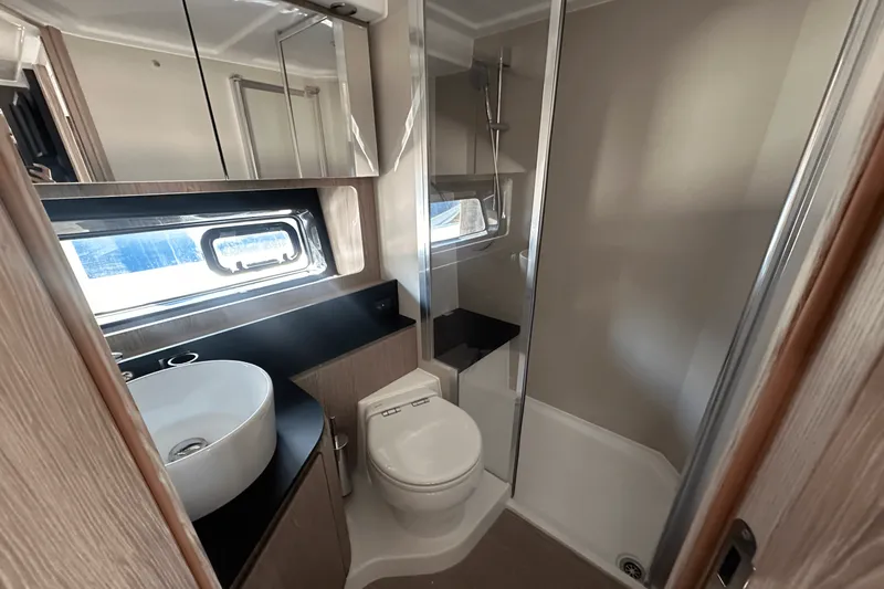 Slide: The Image of Azimut ATLANTIS 45 2025 - 35