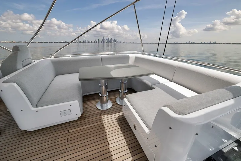 Slide: The Image of Azimut S8 2024 - 32