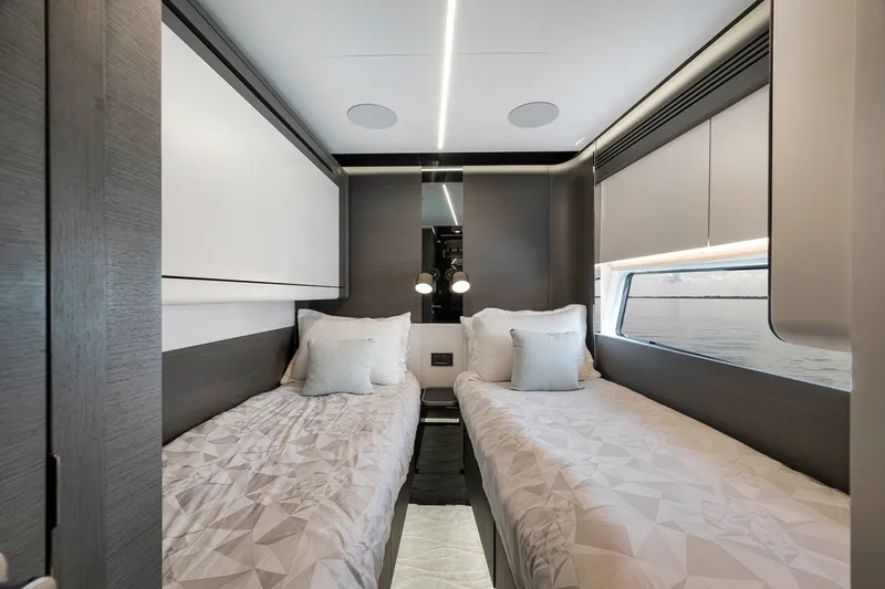 Slide: The Image of Azimut S8 2024 - 22