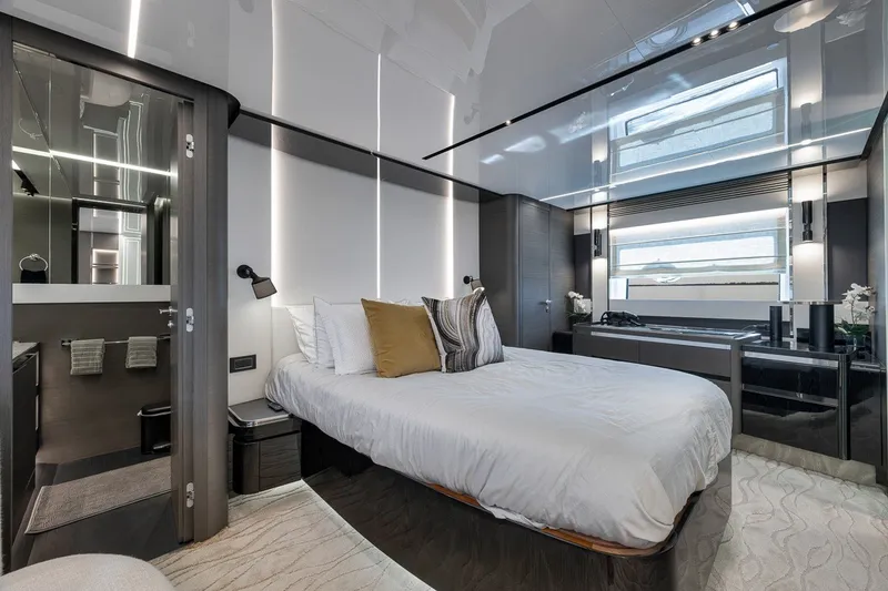 Slide: The Image of Azimut S8 2024 - 13