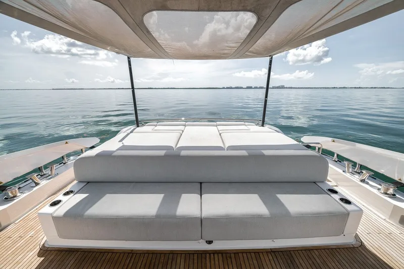 Slide: The Image of Azimut S8 2024 - 27