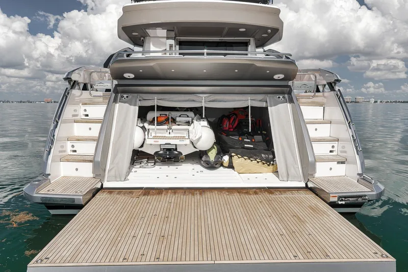 Slide: The Image of Azimut S8 2024 - 35