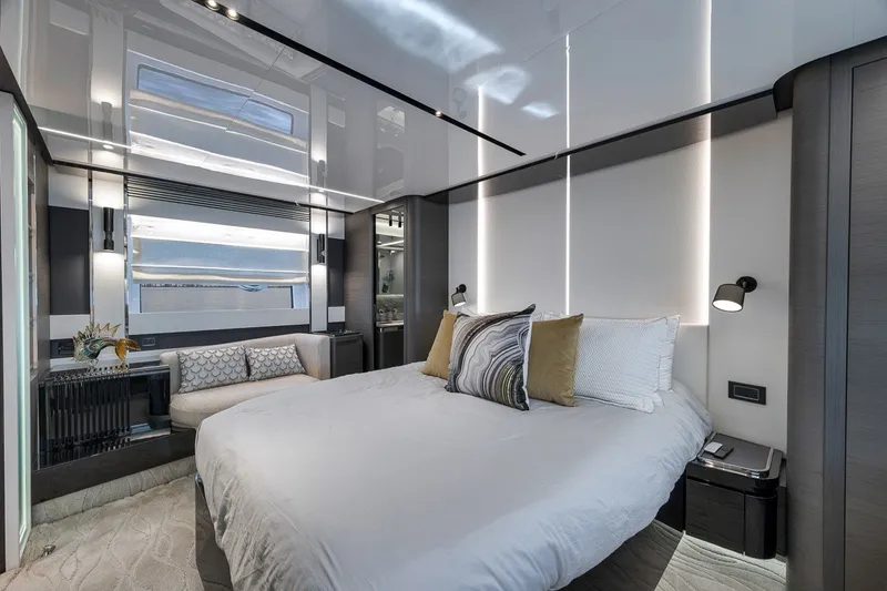 Slide: The Image of Azimut S8 2024 - 14