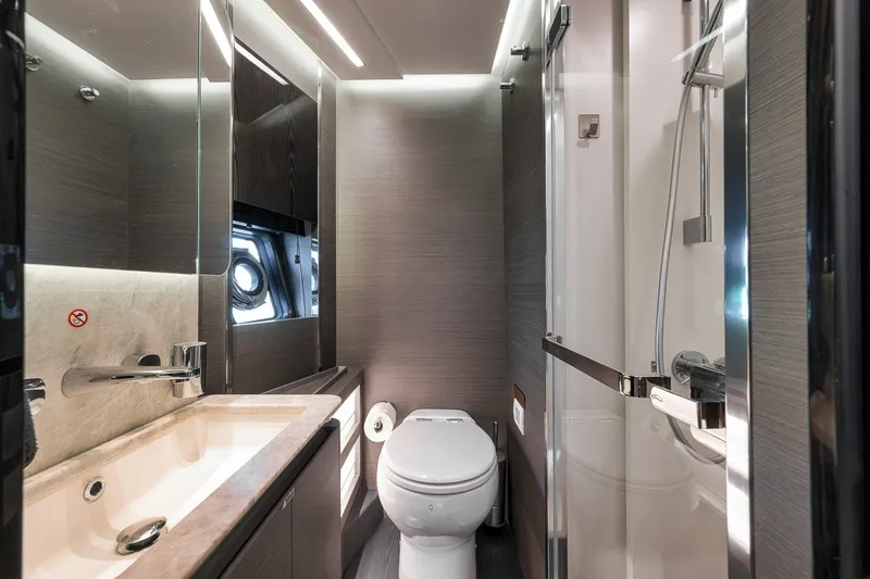 Slide: The Image of Azimut S8 2024 - 24