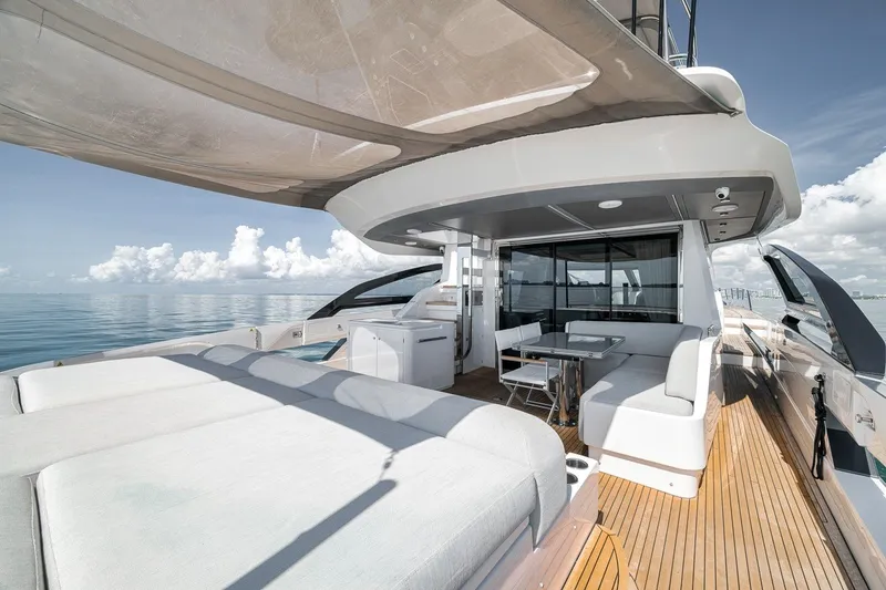 Slide: The Image of Azimut S8 2024 - 28