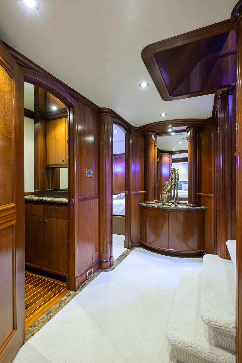 Slide: The Image of Sovereign Yachts Sovereign 100 2001 - 23