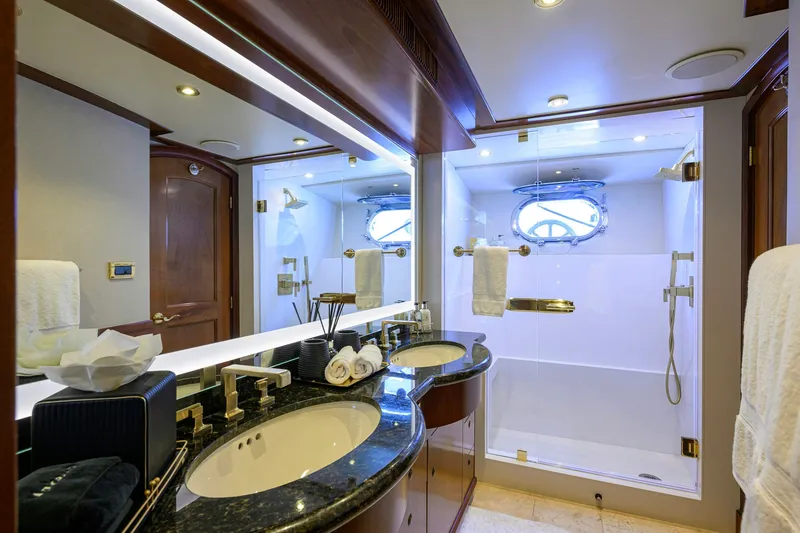 Slide: The Image of Sovereign Yachts Sovereign 100 2001 - 37