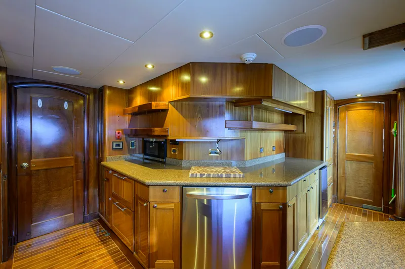 Slide: The Image of Sovereign Yachts Sovereign 100 2001 - 9