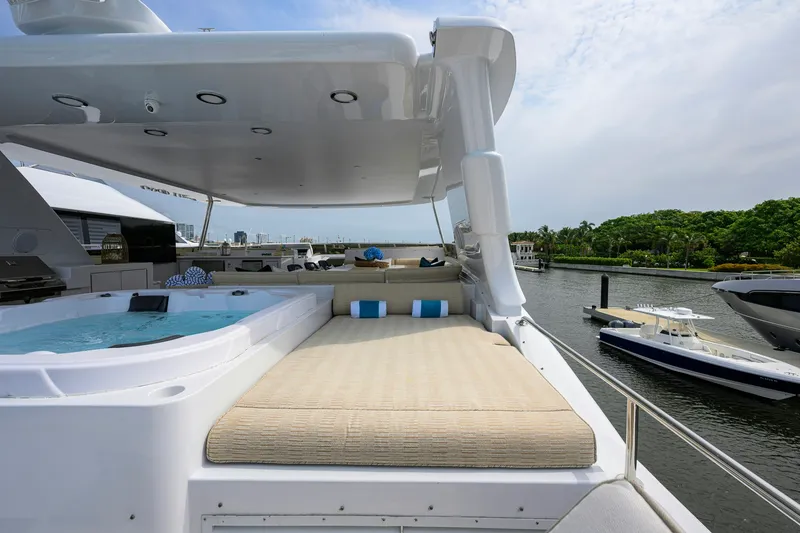 Slide: The Image of Sovereign Yachts Sovereign 100 2001 - 39