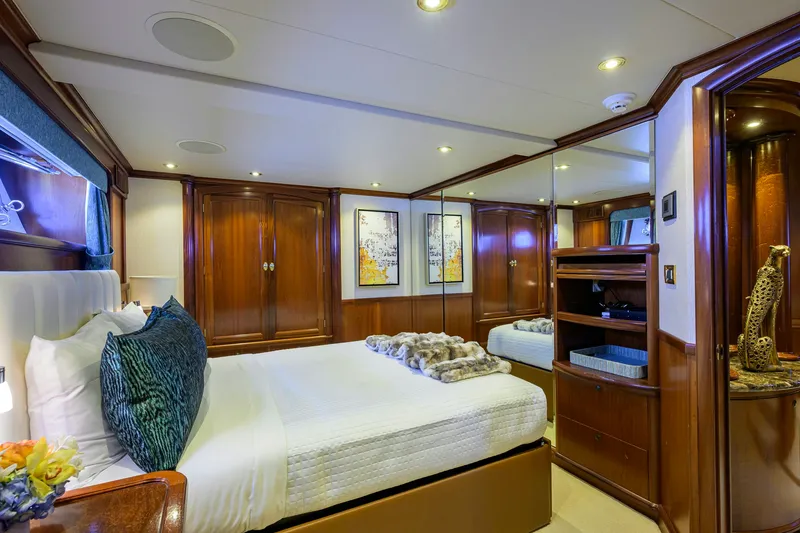Slide: The Image of Sovereign Yachts Sovereign 100 2001 - 26