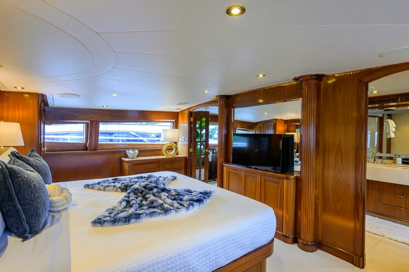 Slide: The Image of Sovereign Yachts Sovereign 100 2001 - 19