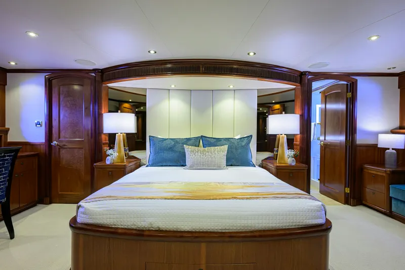 Slide: The Image of Sovereign Yachts Sovereign 100 2001 - 32