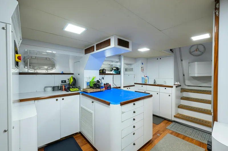 Slide: The Image of Sovereign Yachts Sovereign 100 2001 - 46