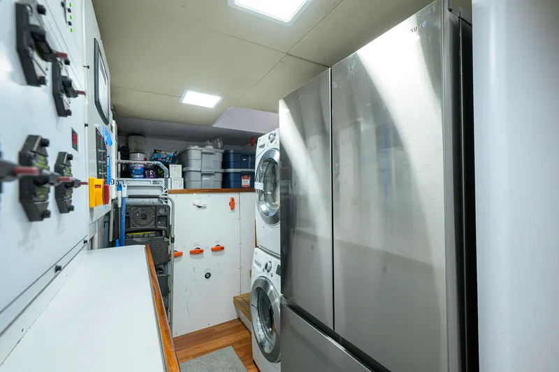 Slide: The Image of Sovereign Yachts Sovereign 100 2001 - 48