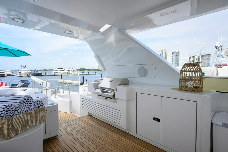 Slide: The Image of Sovereign Yachts Sovereign 100 2001 - 41